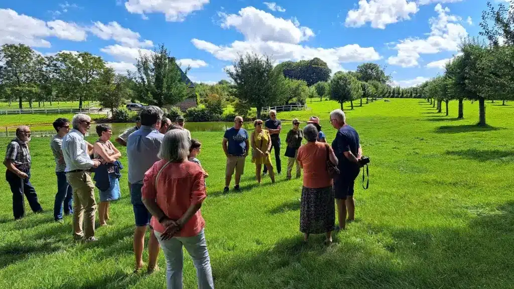 Visite guidée d'un clos masure en compagnie de Virginie Maury Deleu architecte paysagiste du CAUE